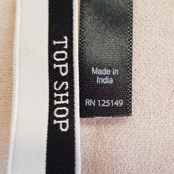 Exquisitely beaded, fully lined soft peach camisole with scallop edged hem - Picture 8 of 8